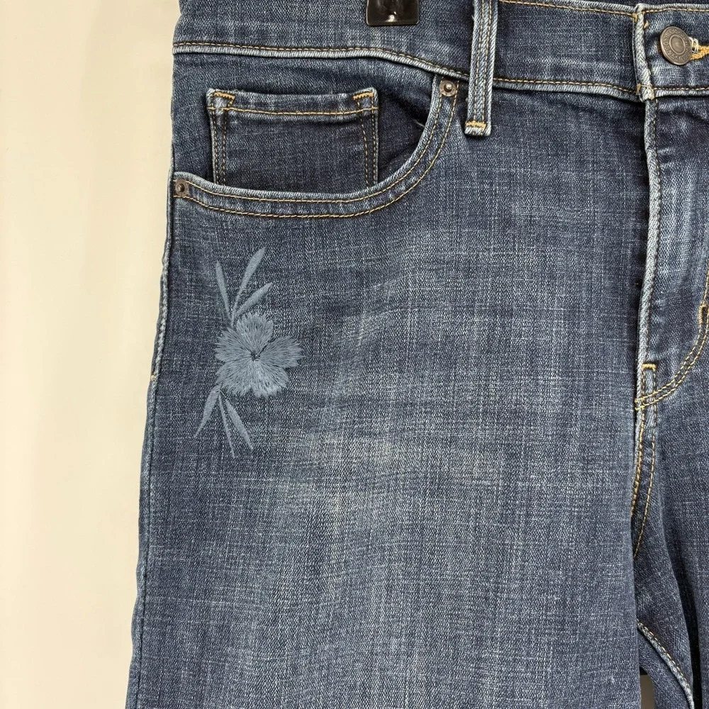 Womens Levi's Cuffed Stretch‎ Jean Shorts Size 31 (32) Blue Embellished